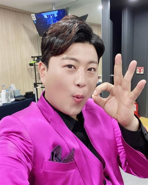 대한제국 말기 일진회 와 자위단원호회 회원으로 활동했던 인물. 13kg 감량 김호중 쨍한 보라색 재킷도 완벽 소화 | 한경닷컴
