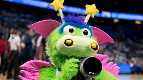 We regularly add new gif animations about and. Orlando Magic mascot pranks Bulls' Robin Lopez | NBA | Sporting News
