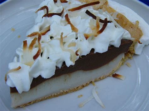 If you don't know what haupia is, it's a hawaiian coconut pudding. Chocolate Haupia Pie | Haupia pie, Hawaiian desserts ...