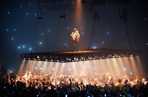 Kanye West Waves Off Fan Climbing ‘pablo Floating Stage Billboard