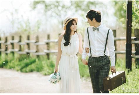 See more ideas about ulzzang couple, korean couple, cute couples. 30 Ide Konsep Prewedding Ala Korea Casual Indoor Dan