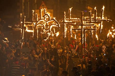 What Is Guy Fawkes Night A Guide To Nov 5 Bonfire Night In Britain
