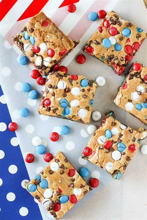 25+ delicious & easy red, white & blue desserts celebrate all things patriotic with these 25+ delicious & easy red, white and blue desserts.delicious patriotic dessert recipes for a patriotic party! 47 Easy Memorial Day Desserts - Best Recipes for Memorial ...