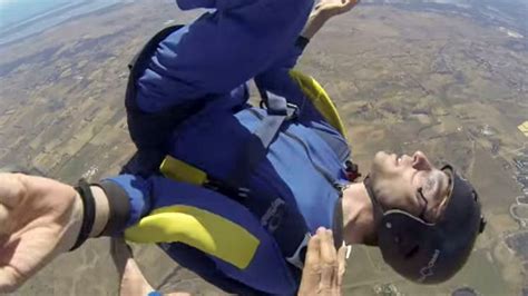 Skydiver Has Lucky Escape After Seizure At 9000 Feet Euronews