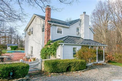 Antique Farmhouse With Large Kitchen Pool And Barn