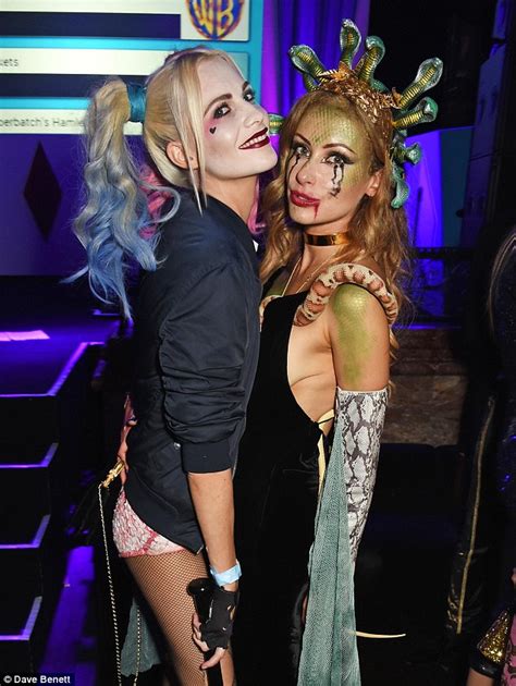 Poppy Delevingne Dresses As Suicide Squad S Harley Quinn For Unicef Halloween Ball Daily Mail