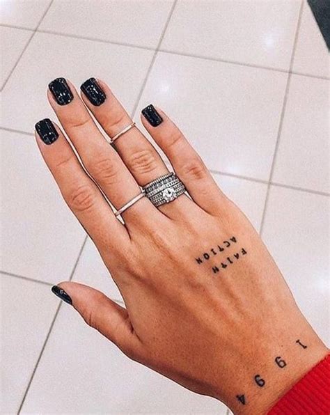 45 Meaningful Tiny Finger Tattoo Ideas Every Woman Eager To Paint Page 21 Of 45 Fashionsum
