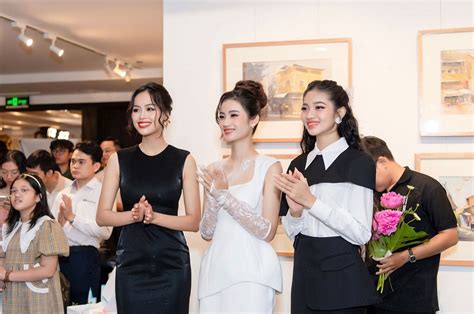 Dàn Hoa Hậu á Hậu Miss World Việt Nam 2023 Rạng Rỡ Dự Triển Lãm Tranh