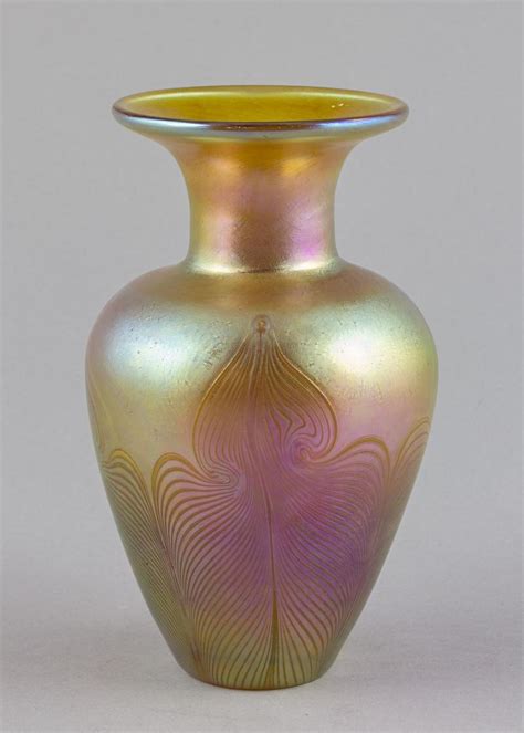 Lot A Robert Held Iridescent Hand Blown Art Glass Vase 7 3 4 In 18 4 Cm