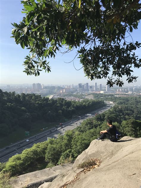 Tugu puteri jepara adalah tugu yang terletak tepat di tengah persimpangan jalan. Mendaki Bukit Denai Tiga Puteri Kota Damansara ~ ♥♥ RAZ©