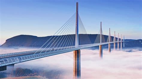 Via, camino, y ductus, conducción). Serie Puentes: ·1 Viaducto de Millau, una obra en las nubes