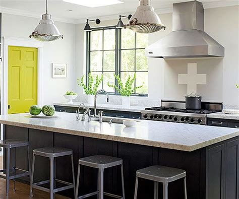 Whether you're interested in redoing the walls or the cabinets, take a look at our pictures and tips, where you can find a kitchen paint scheme that works. Kitchen Colors, Color Schemes, and Designs