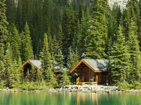 加拿大幽鹤国家公园奥哈拉湖的木屋高清摄影大图 千库网