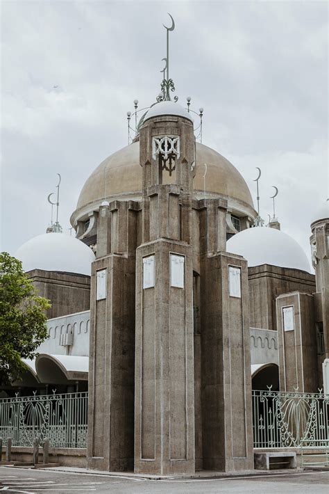 This mosque was completed in the year 1932 and was officially opened by the fifth sultan of selangor on 1934. Masjid Diraja Sultan Suleiman - Shades of Qaeds