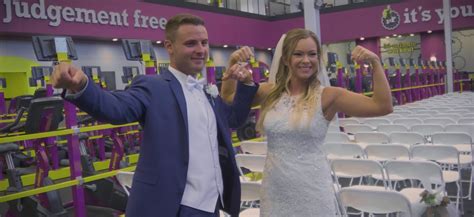 Couple Gets Married At Planet Fitness Popsugar Fitness