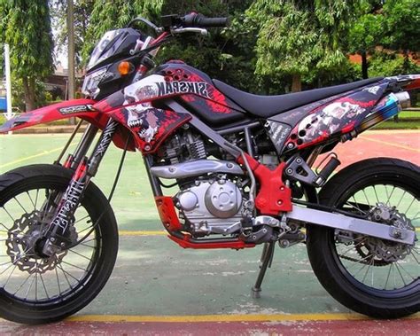 Modifikasi kawasaki klx150 menjadi supermoto ngapainajayuk via ngapainajayuk.wordpress.com. Modifikasi klx 150 supermoto motor kawasaki buat adventure racing trail terbaru 2018