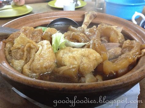 Crowds come piling in on weekends, so it's safest to swing by for a weekday brunch with a group — if not, brace yourself to join the queue! GoodyFoodies: Teluk Pulai Bak Kut Teh @ Klang, Selangor