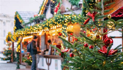 Best Christmas Towns In The Midwest