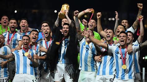 Selección Argentina Con Trofeo Copa Mundial Fifa Fondo De Pantalla 4k