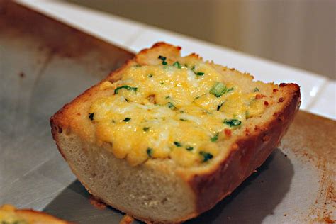 Mix the garlic together with the 4 cheeses, chives, crushed red pepper flakes and some black pepper in a bowl. cheesy garlic bread pioneer woman