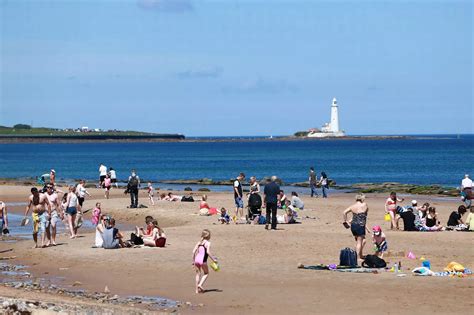 hundreds flock to the hoppings and whitley bay food festival as sun shines chronicle live