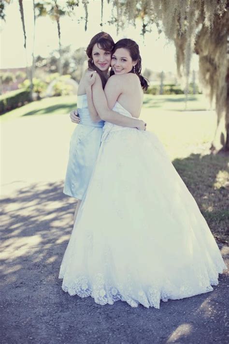 Best Friend Wedding Picture Maid Of Honor And Bride Wedding Pics