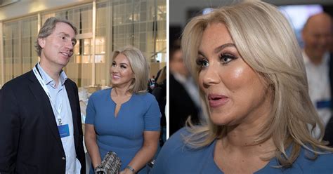 Isabella drog dock en gräns vid att faktiskt sova i husbilen , och paret checkade istället in på olika spahotell längs vägen. Här syns Isabella Löwengrip och Erik Selin ihop - första ...