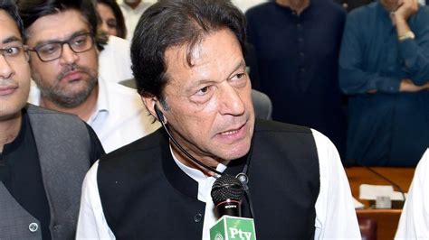 Imran Khan Sworn In As Pakistan Prime Minister Bbc News