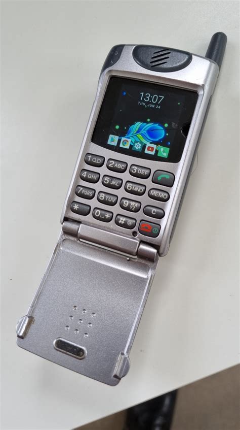 Foreign Gods Change The Nostalgic Sony Cmd Z5 Mobile Phone To Android