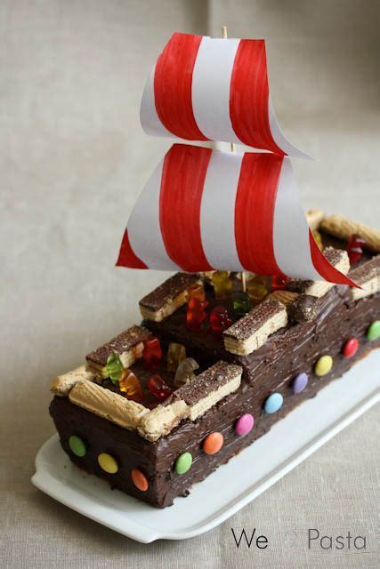 Er passt klasse zur piratenparty, zum piratengeburtstag, zum faschingsball oder natürlich zur kindergeburtstagsparty. Leinen los: Piratenschiff-Kuchen für kleine und große ...