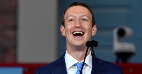 Mark zuckerberg sebagai pendiri facebook tentu sama tenarnya dengan platform media sosial yang dia kembangkan. 5 Daftar Orang Kaya di Dunia yang Hidup Sederhana Paling ...