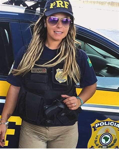 Esta Polic A Brasile A Sube Sus Fotos En Bikini Y Ahora Es Considerada La M S Sexy Del Mundo