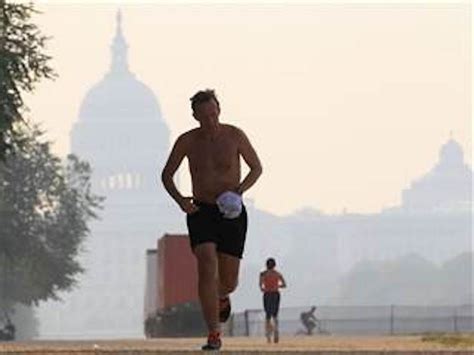 Morning Runners Beat The Summer Heat In Washington Dc Now The