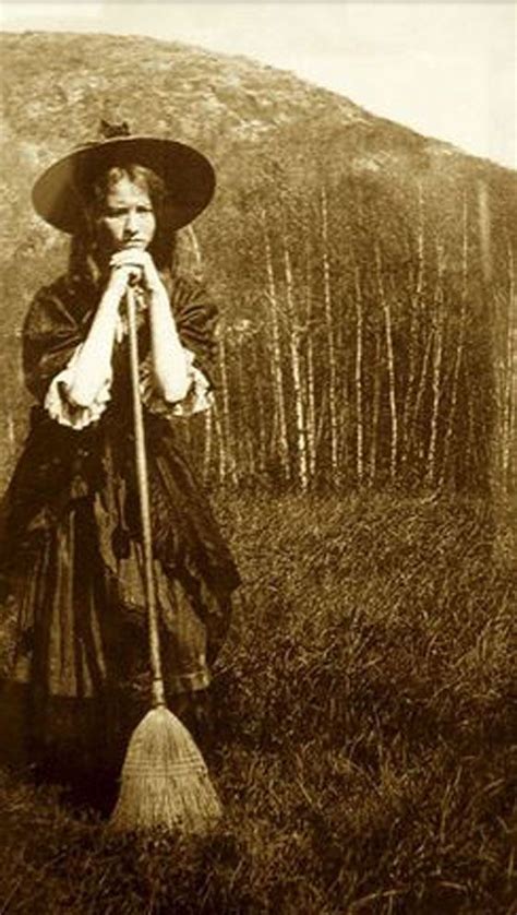 14 Vintage Witch Photos That Are Definitely Real And Prove Witches Exist Thatviralfeed