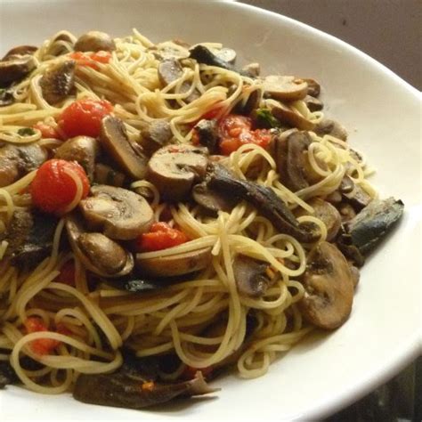 Cookistry: Pasta with Mushrooms, Mushrooms, and Tomatoes