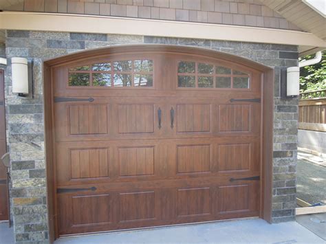 Gallery Ultragrain With Walnut Finish And Arch With Grilles And