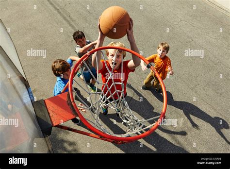 People Playing Basketball Hi Res Stock Photography And Images Alamy