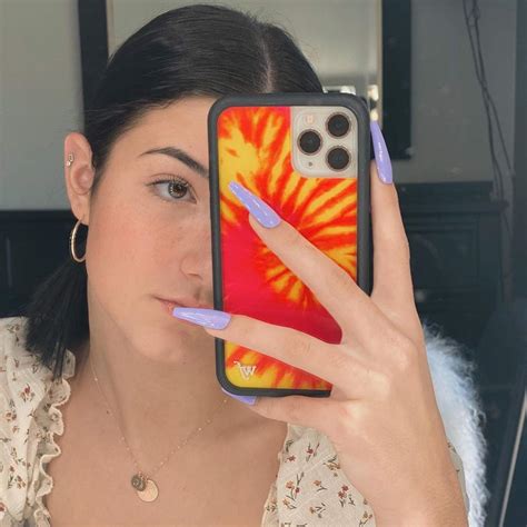 Charlie d'amelio is just 16 years old she was born in norwalk connecticut. Charli D'Amelio weint wegen TikTok-Kommentaren| BRAVO