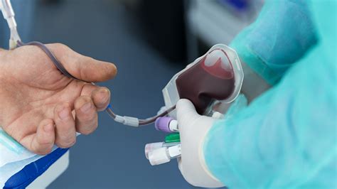 الصحة تعتمد بروتوكول بلازما المتعافين وتوحيده على مصارف الدم ليبيا الأحرار