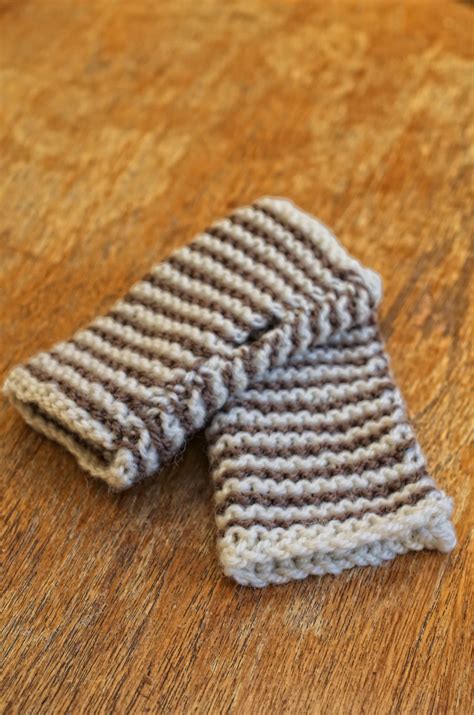 Beginner Knitting Kit - Hand-Warmers - Cream and Coffee - Charlie Button Knit Kits