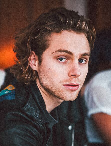 5 seconds of summer star luke hemmings announced that he is engaged to girlfriend sierra deaton in an instagram post on tuesday, june 8. LUKE HEMMINGS - Ułóż Puzzle Online za darmo na Puzzle Factory