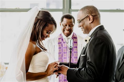 10 Tips On How To Walk Down The Aisle Zola Expert Wedding Advice