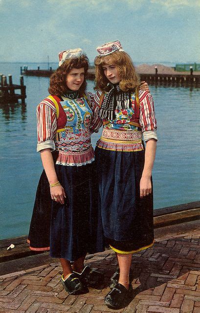 Marken Traditional Outfits Traditional Fashion Traditional Clothing Around The World