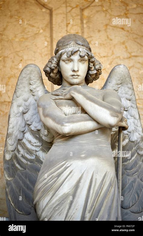 Stone Angels Sculpture Hi Res Stock Photography And Images Alamy