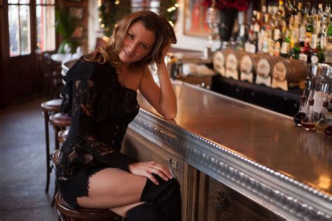 Sexy Girl In A Bar In Nyc Good Morning Friends Saylor Feminine Outfit By The Way Single