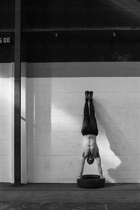Young Man Doing A Handstand In A Gym Del Colaborador De Stocksy