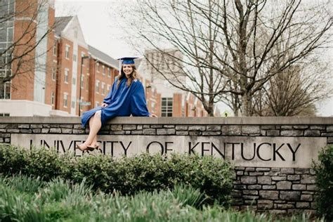 University Of Kentucky Graduate Photos Senior Photos Uk Graduation