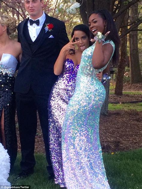 Thousands Tweet Support To Indiana Teen Girl Stood Up By Her Prom Date