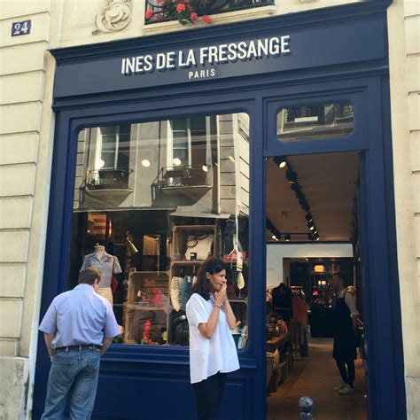 Découvrez l'univers de la parisienne, son style, son art de vivre. Ines de la Fressange Paris Boutique