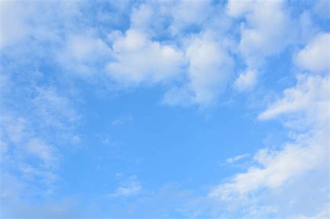 Cielo Azul Con Fondo De Nubes Foto Premium